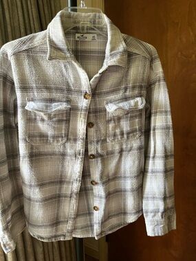 Hollister Plaid Button-Up Shirt Jacket in Gray and White